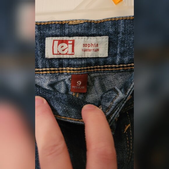 L.E.I. Sophia Hipster Flare Distressed Medium Wash Denim Jeans- Size 9 Regular - Picture 2 of 6
